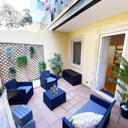 El Patio 79 *
