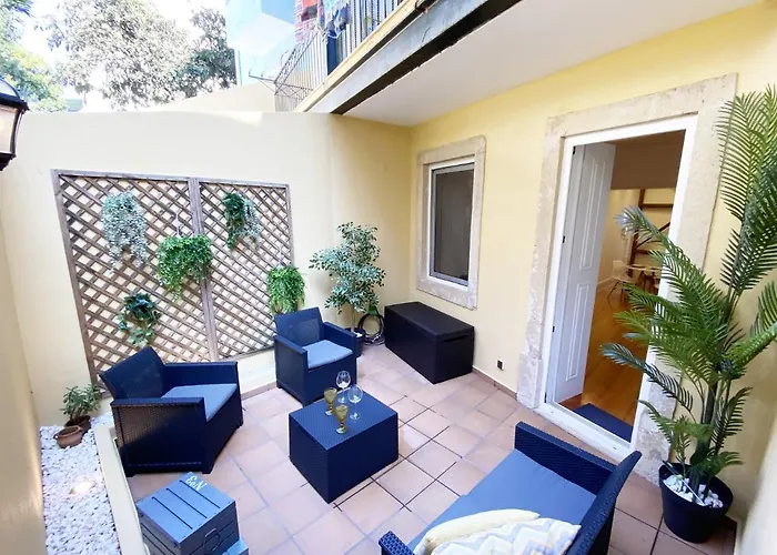 El Patio 79 *
